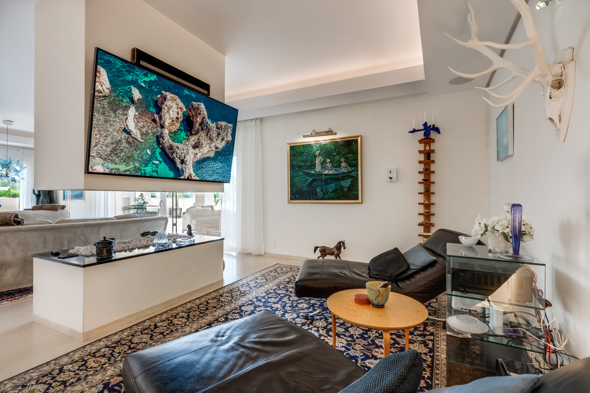 4 Bed Townhouse for sale in Nueva Andalucía Costa Del Sol, Málaga, Spain