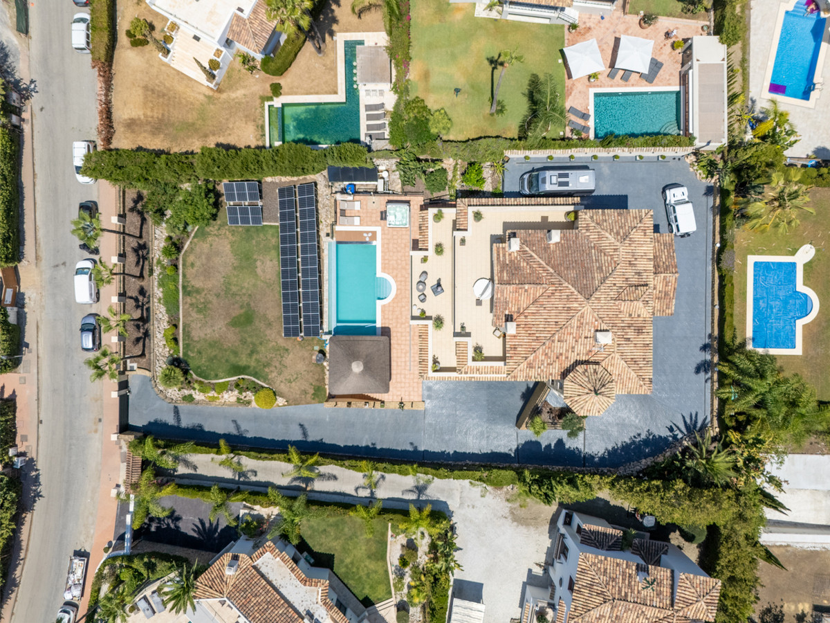 4 Bed Townhouse for sale in Nueva Andalucía Costa Del Sol, Málaga, Spain