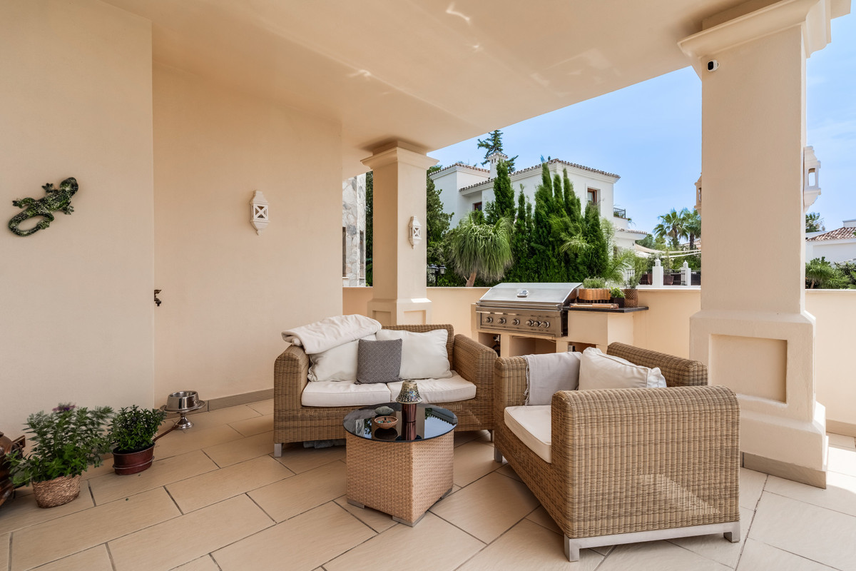 4 Bed Townhouse for sale in Nueva Andalucía Costa Del Sol, Málaga, Spain