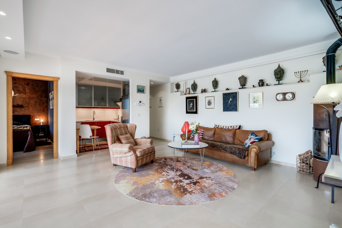 4 Bed Townhouse for sale in Nueva Andalucía Costa Del Sol, Málaga, Spain