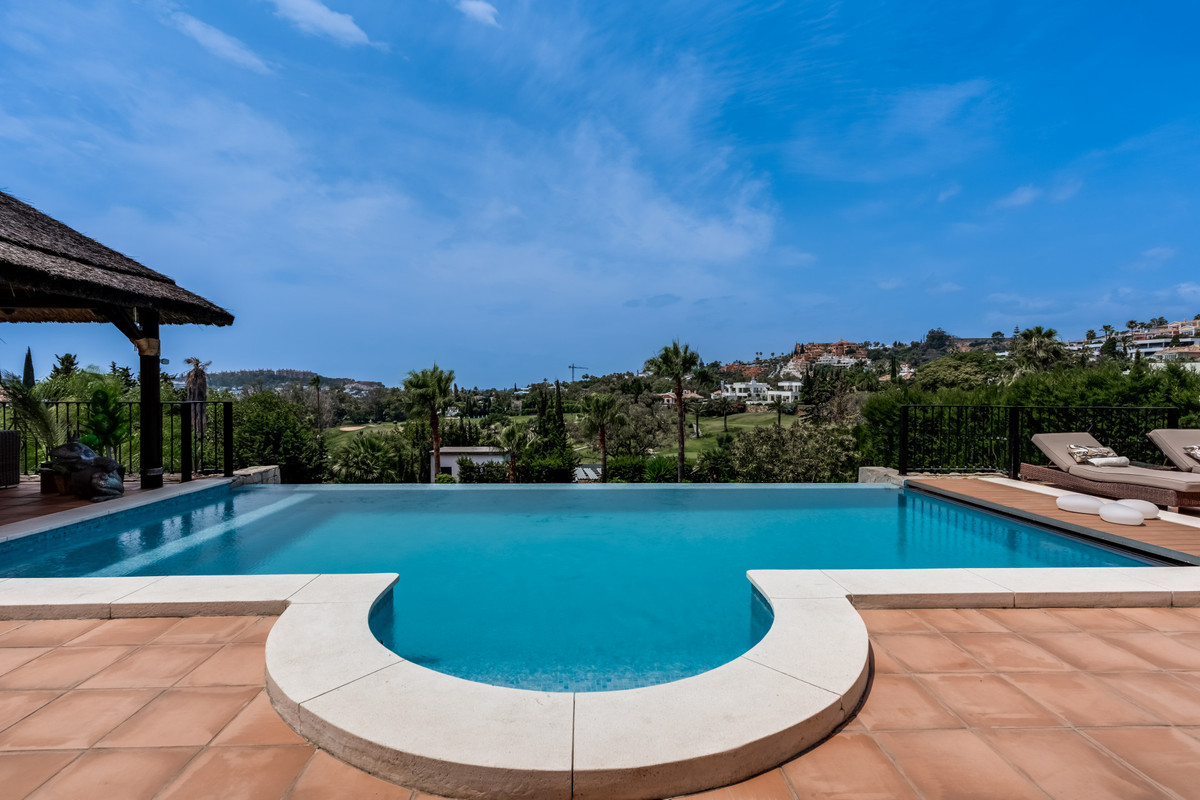 4 Bed Townhouse for sale in Nueva Andalucía Costa Del Sol, Málaga, Spain