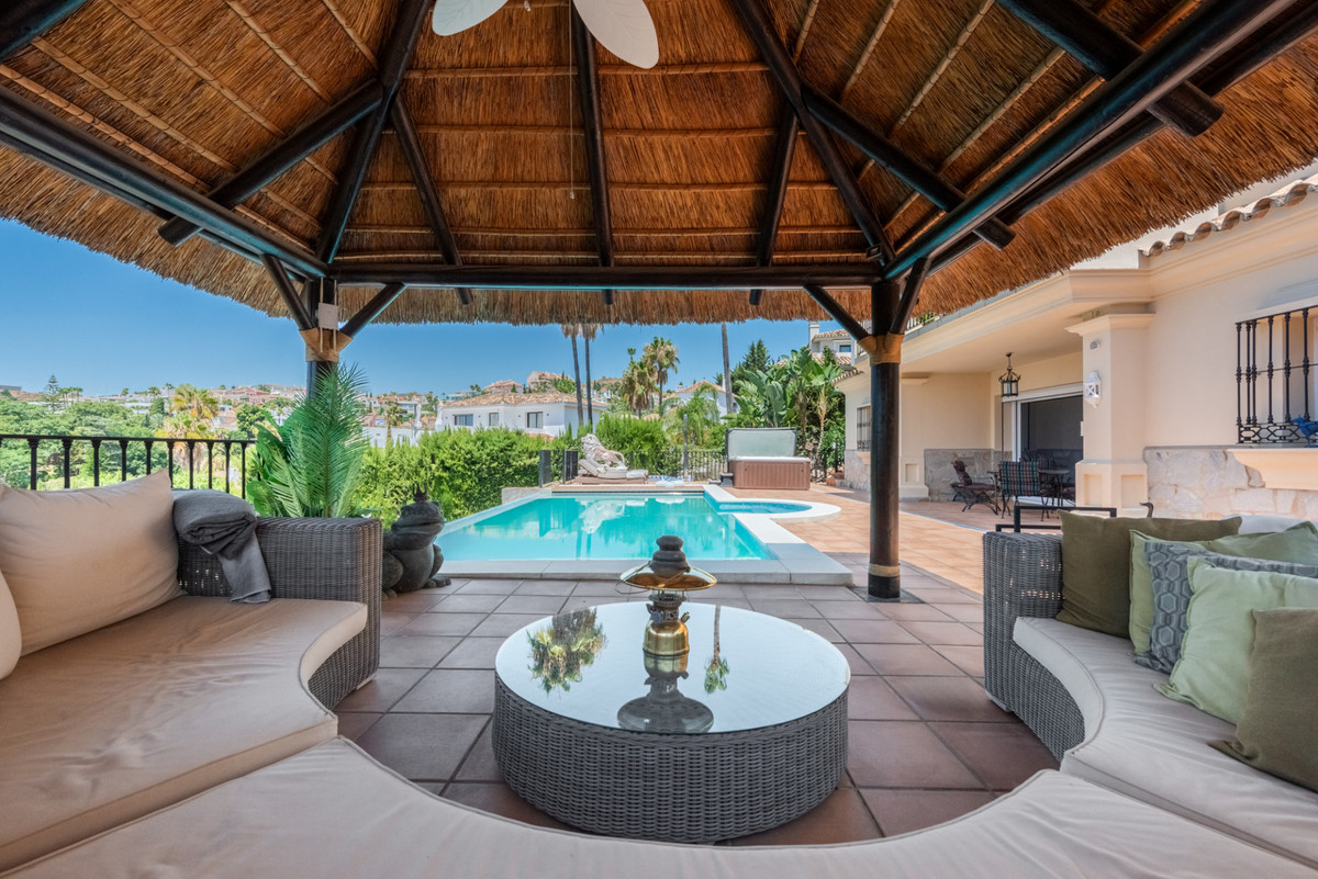 4 Bed Townhouse for sale in Nueva Andalucía Costa Del Sol, Málaga, Spain