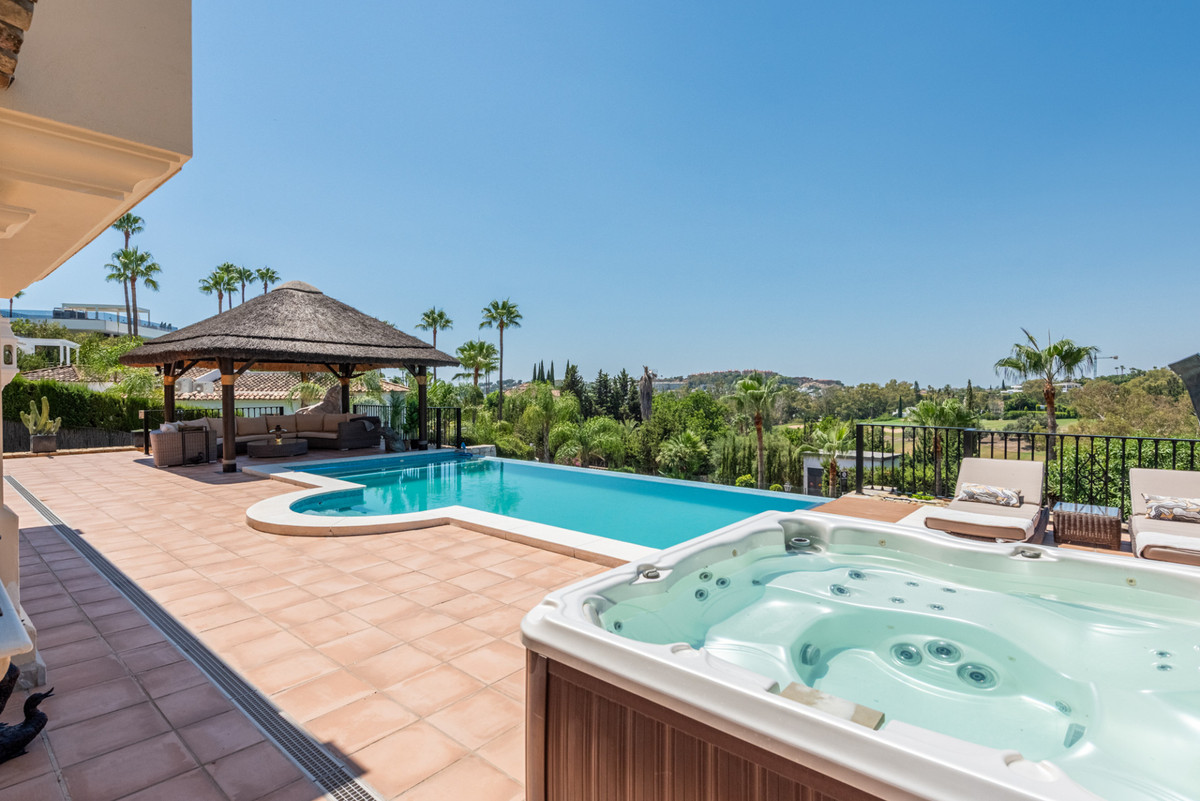 4 Bed Townhouse for sale in Nueva Andalucía Costa Del Sol, Málaga, Spain