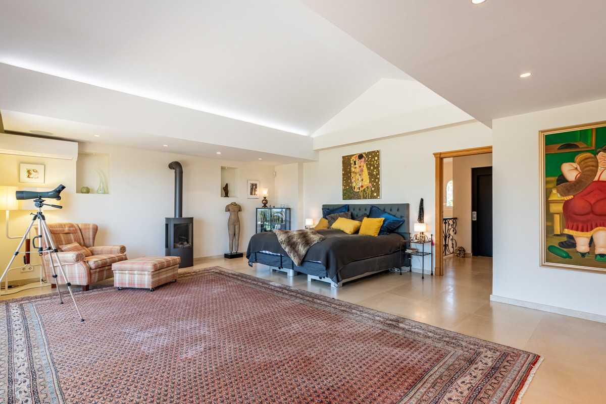 4 Bed Townhouse for sale in Nueva Andalucía Costa Del Sol, Málaga, Spain