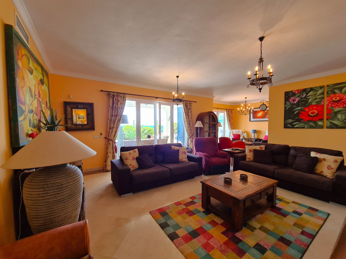 Se vende Apartamento Planta Baja de 3 dormitorios en Costa Del Sol, Málaga, España
