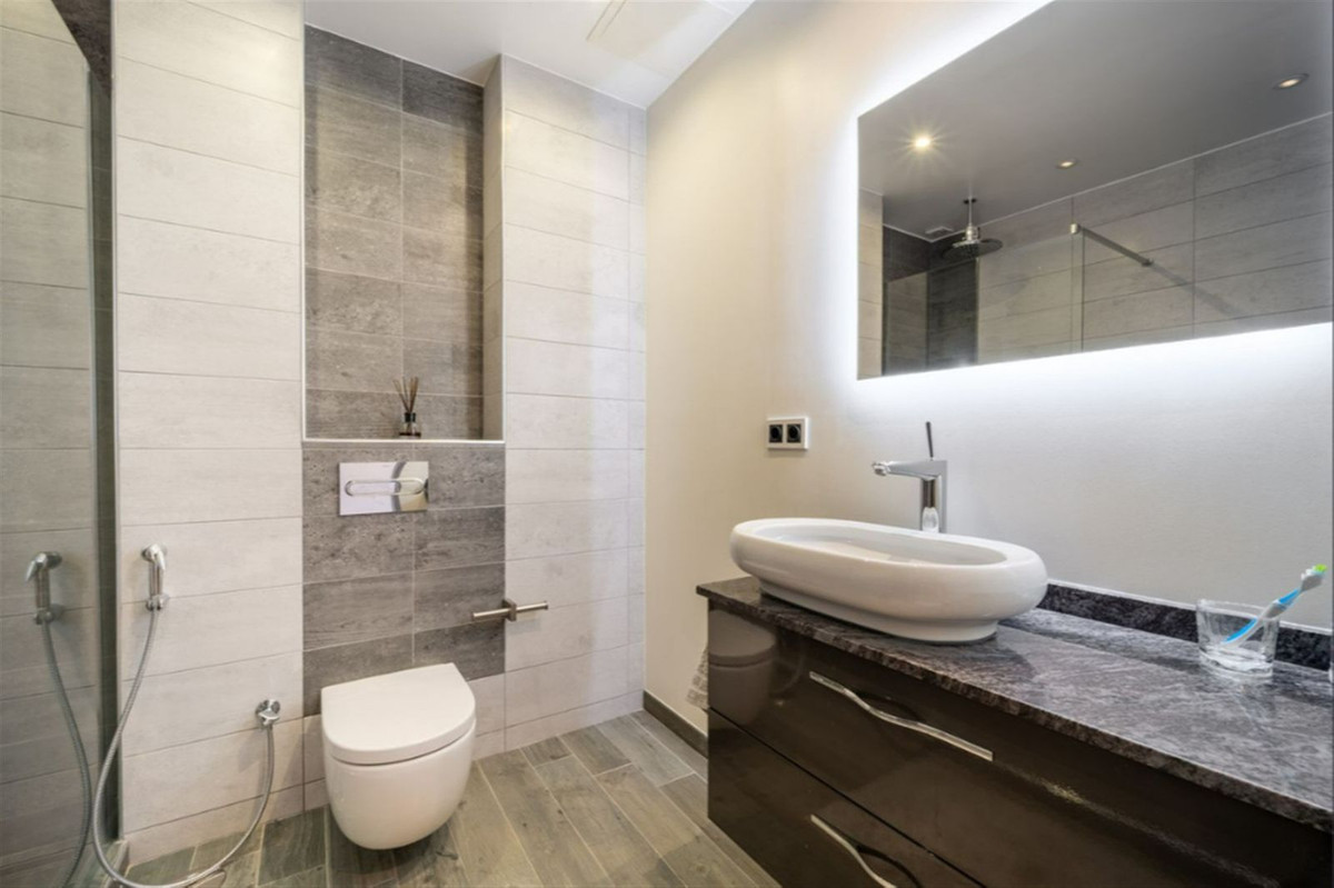 Se vende Apartamento Planta Media de 3 dormitorios en Costa Del Sol, Málaga, España