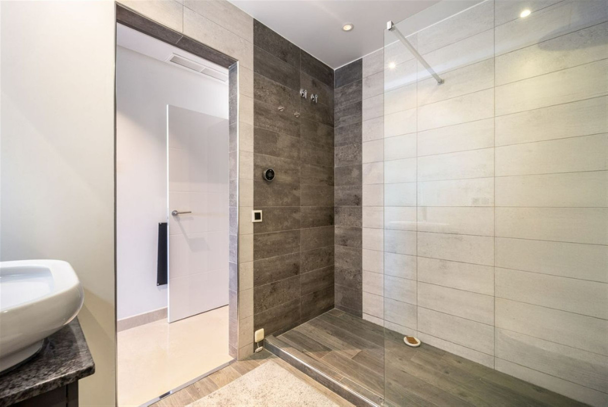 Se vende Apartamento Planta Media de 3 dormitorios en Costa Del Sol, Málaga, España
