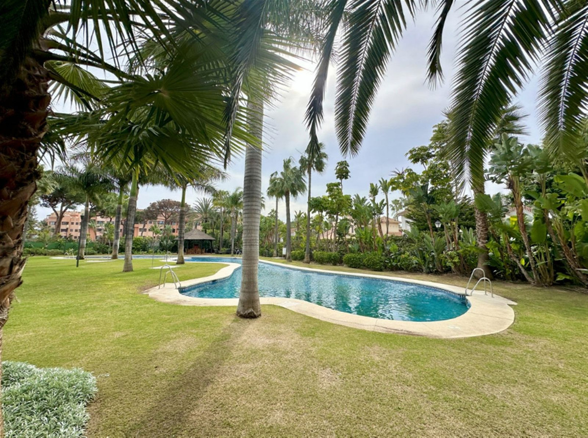 Se vende Apartamento Planta Media de 3 dormitorios en Costa Del Sol, Málaga, España