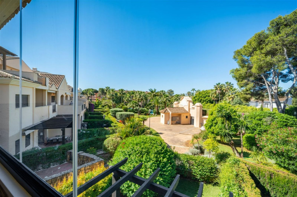 Se vende Apartamento Planta Media de 3 dormitorios en Costa Del Sol, Málaga, España