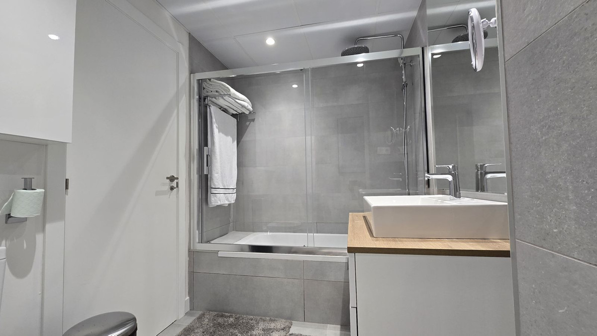3 Bed Apartment for sale in New Golden Mile Costa Del Sol, Málaga, Spain