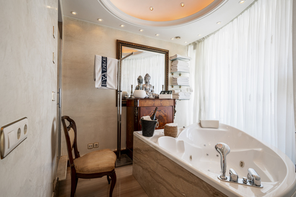 Se vende Dúplex de 3 dormitorios en Costa Del Sol, Málaga, España