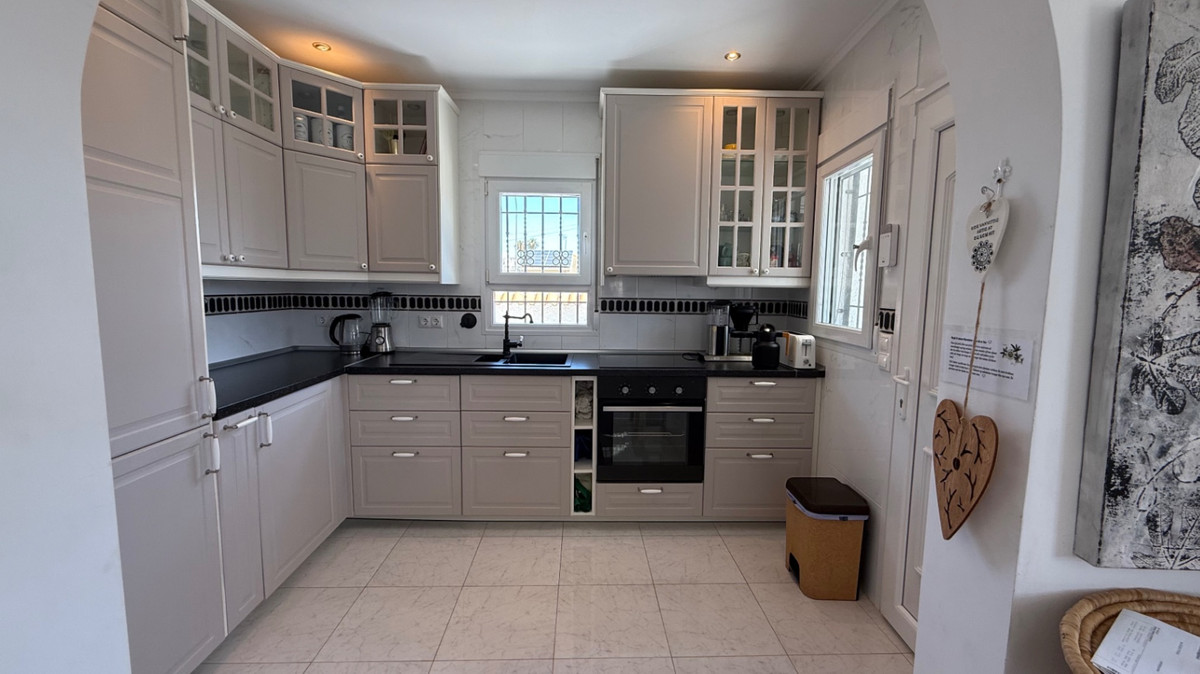 Se vende Villa - Chalet de 3 dormitorios en Costa Blanca, Alicante, España