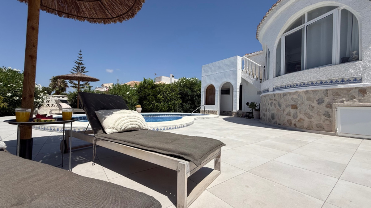 Se vende Villa - Chalet de 3 dormitorios en Costa Blanca, Alicante, España