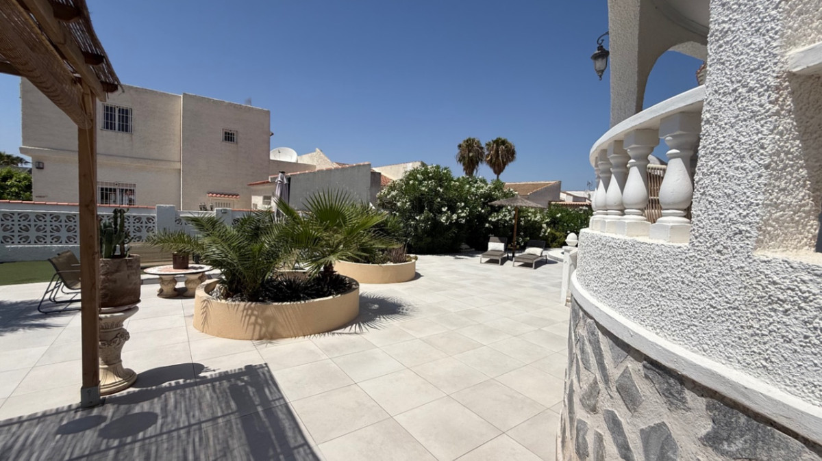 Se vende Villa - Chalet de 3 dormitorios en Costa Blanca, Alicante, España