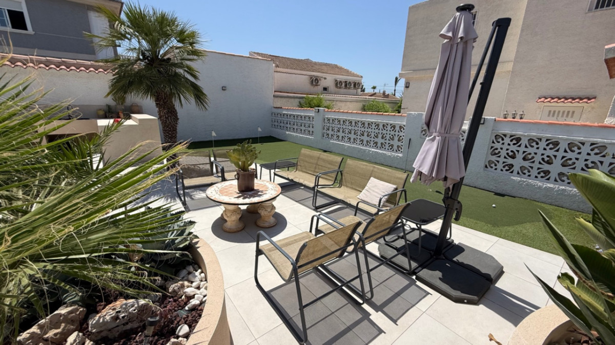 Se vende Villa - Chalet de 3 dormitorios en Costa Blanca, Alicante, España
