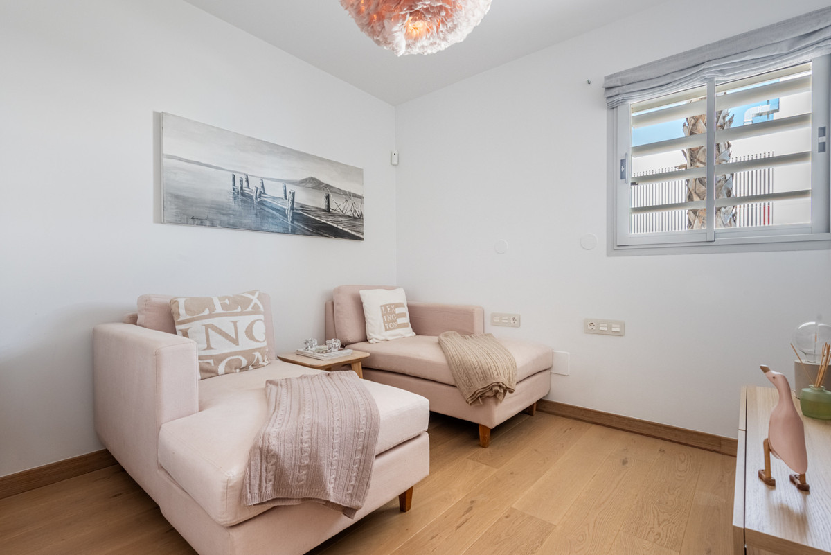 3 Bed Apartment for sale in Fuengirola Costa Del Sol, Málaga, Spain
