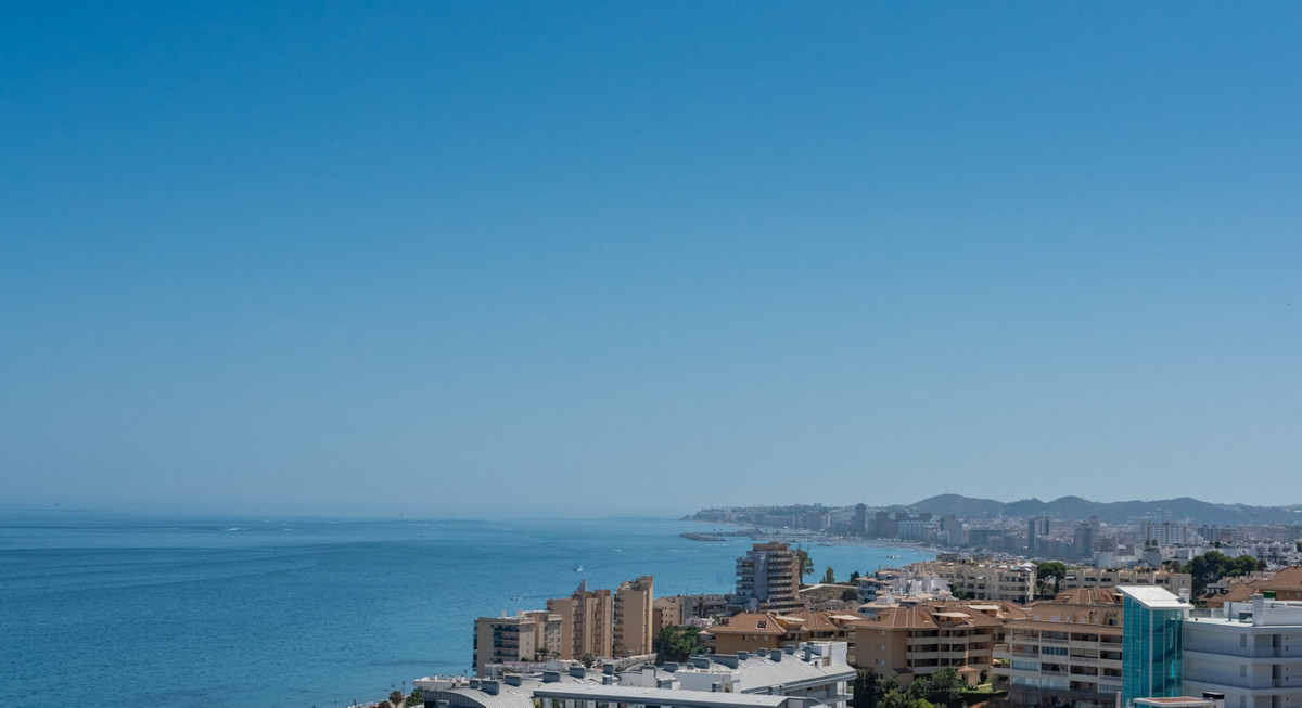 3 Bed Apartment for sale in Fuengirola Costa Del Sol, Málaga, Spain