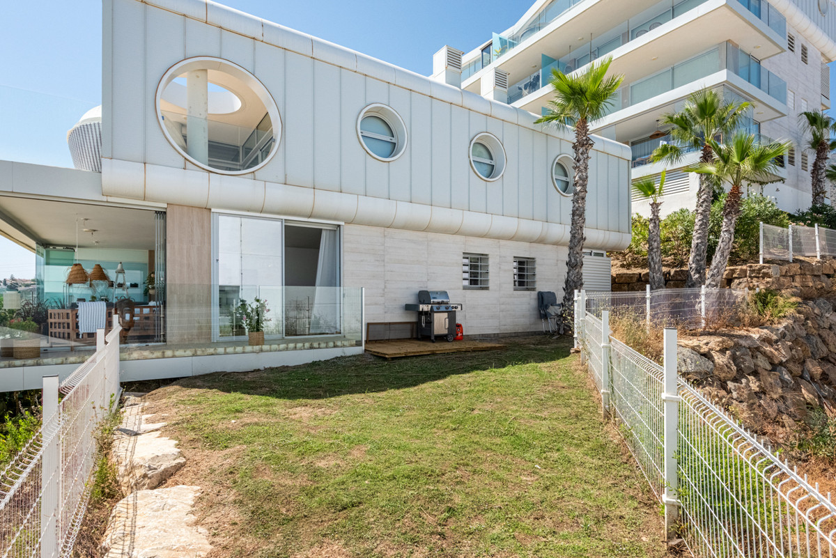3 Bed Apartment for sale in Fuengirola Costa Del Sol, Málaga, Spain