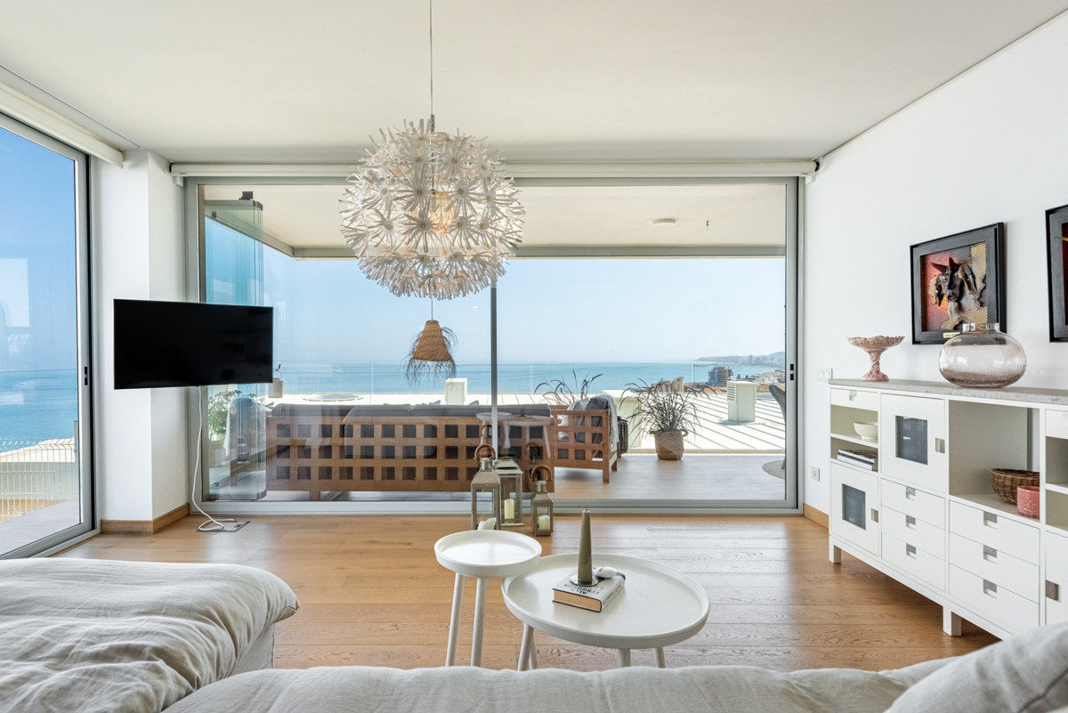 3 Bed Apartment for sale in Fuengirola Costa Del Sol, Málaga, Spain