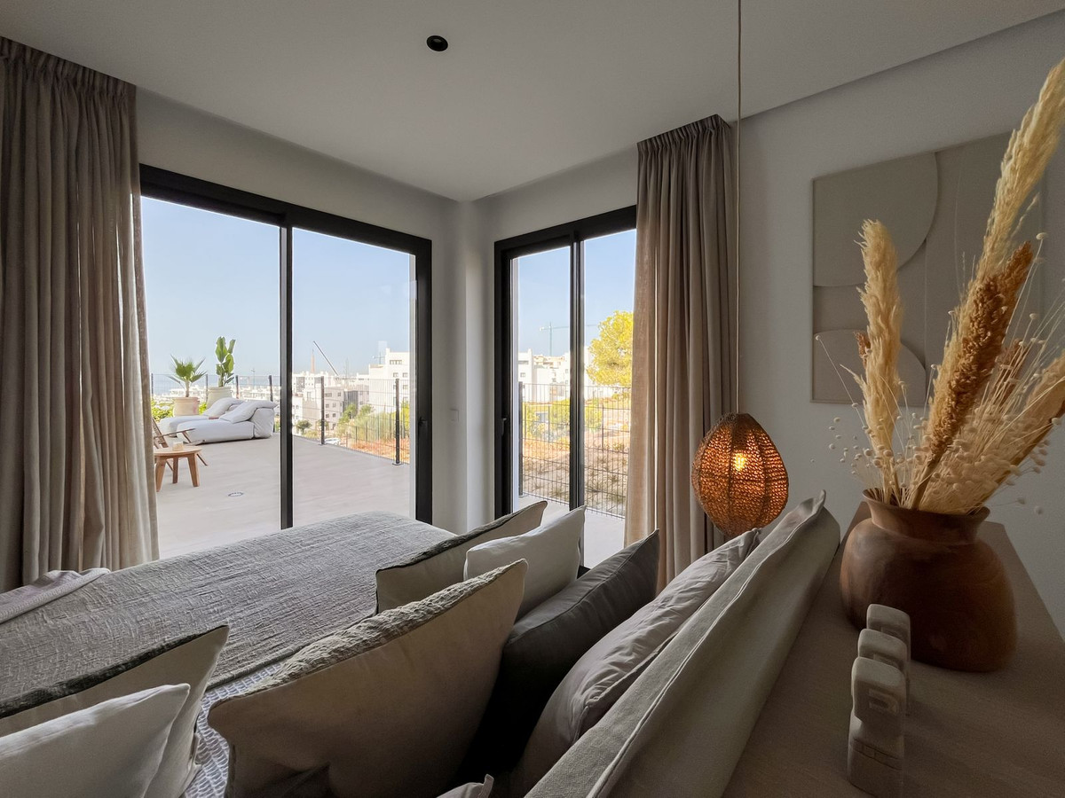 3 Bed Apartment for sale in Fuengirola Costa Del Sol, Málaga, Spain