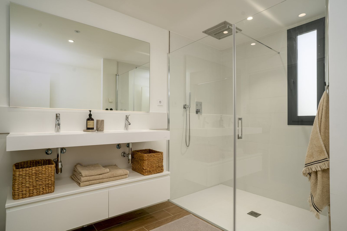 3 Bed Apartment for sale in Fuengirola Costa Del Sol, Málaga, Spain
