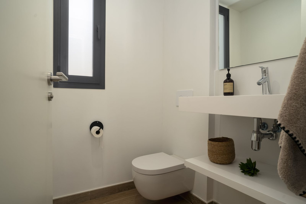 3 Bed Apartment for sale in Fuengirola Costa Del Sol, Málaga, Spain