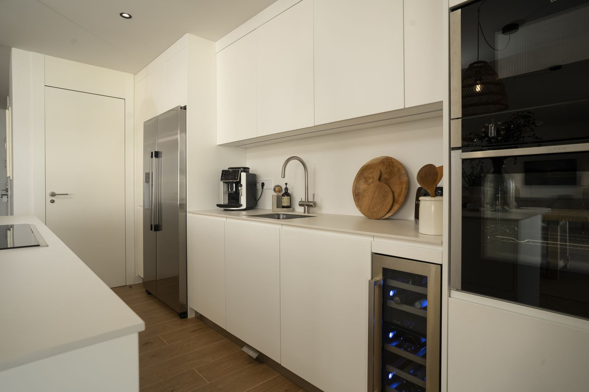 3 Bed Apartment for sale in Fuengirola Costa Del Sol, Málaga, Spain