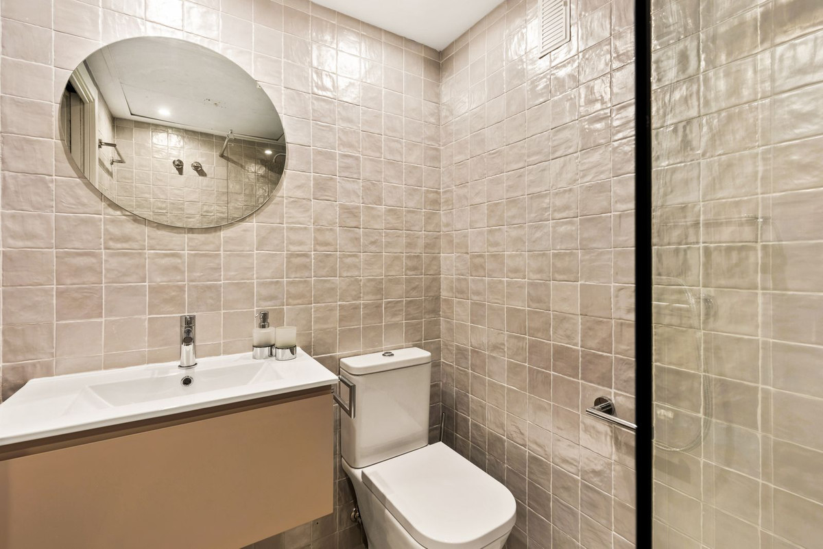 2 Bed Apartment for sale in Benahavís Costa Del Sol, Málaga, Spain