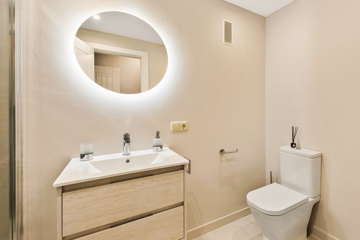 2 Bed Apartment for sale in Benahavís Costa Del Sol, Málaga, Spain