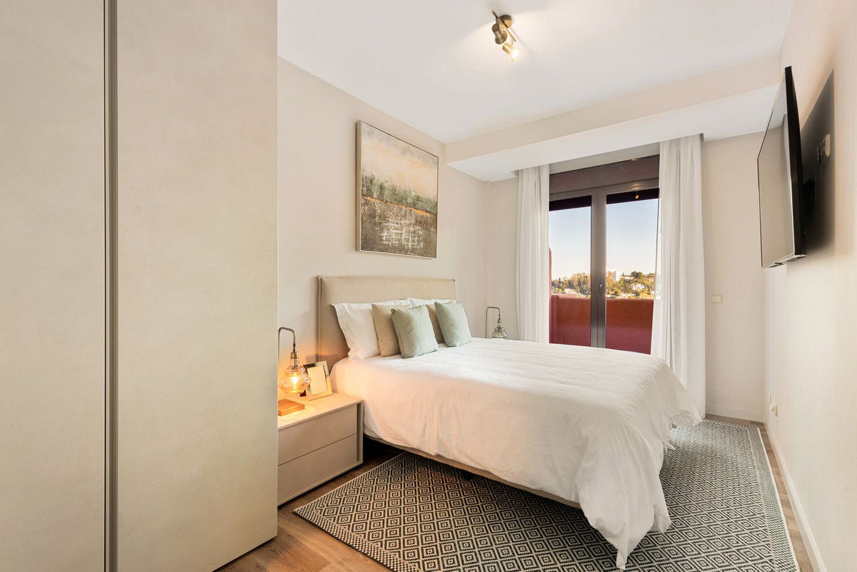 2 Bed Apartment for sale in Benahavís Costa Del Sol, Málaga, Spain