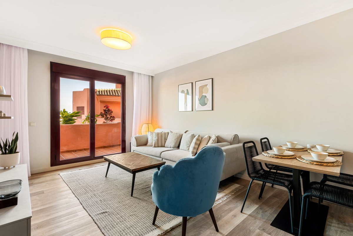 2 Bed Apartment for sale in Benahavís Costa Del Sol, Málaga, Spain