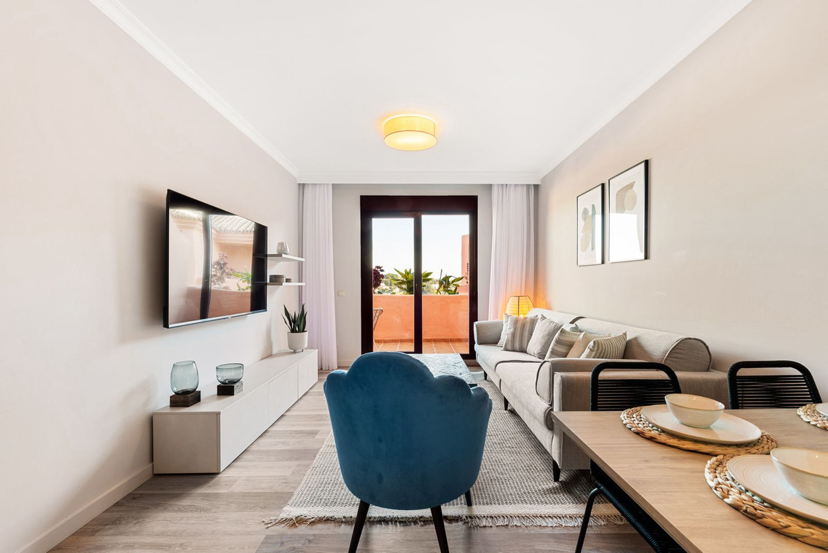 2 Bed Apartment for sale in Benahavís Costa Del Sol, Málaga, Spain
