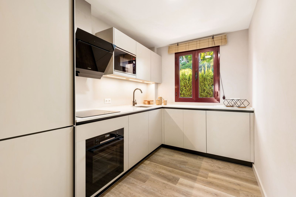 2 Bed Apartment for sale in Benahavís Costa Del Sol, Málaga, Spain