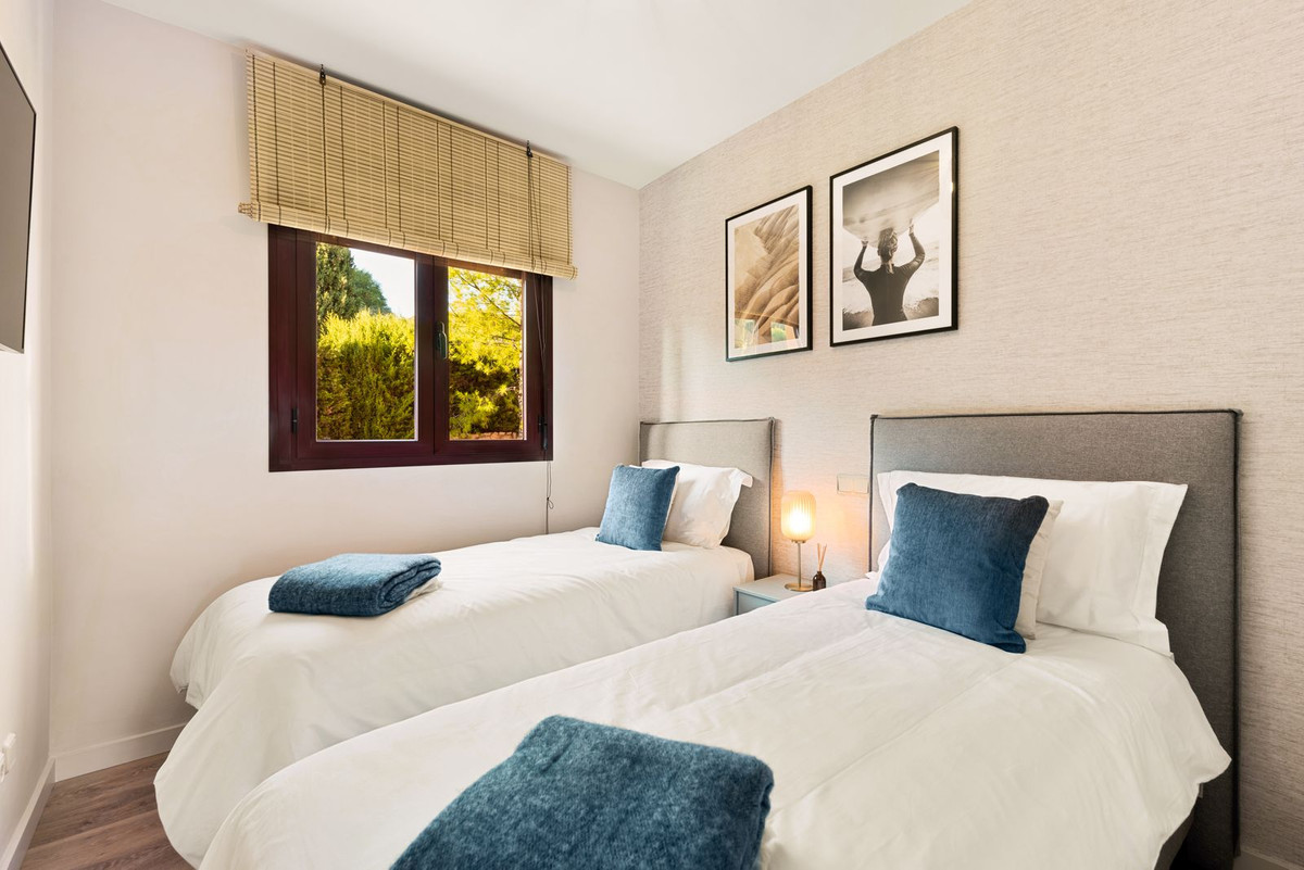 2 Bed Apartment for sale in Benahavís Costa Del Sol, Málaga, Spain