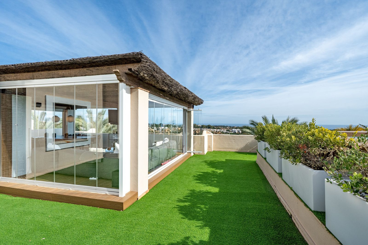 3 Bed Apartment for sale in El Paraiso Costa Del Sol, Málaga, Spain