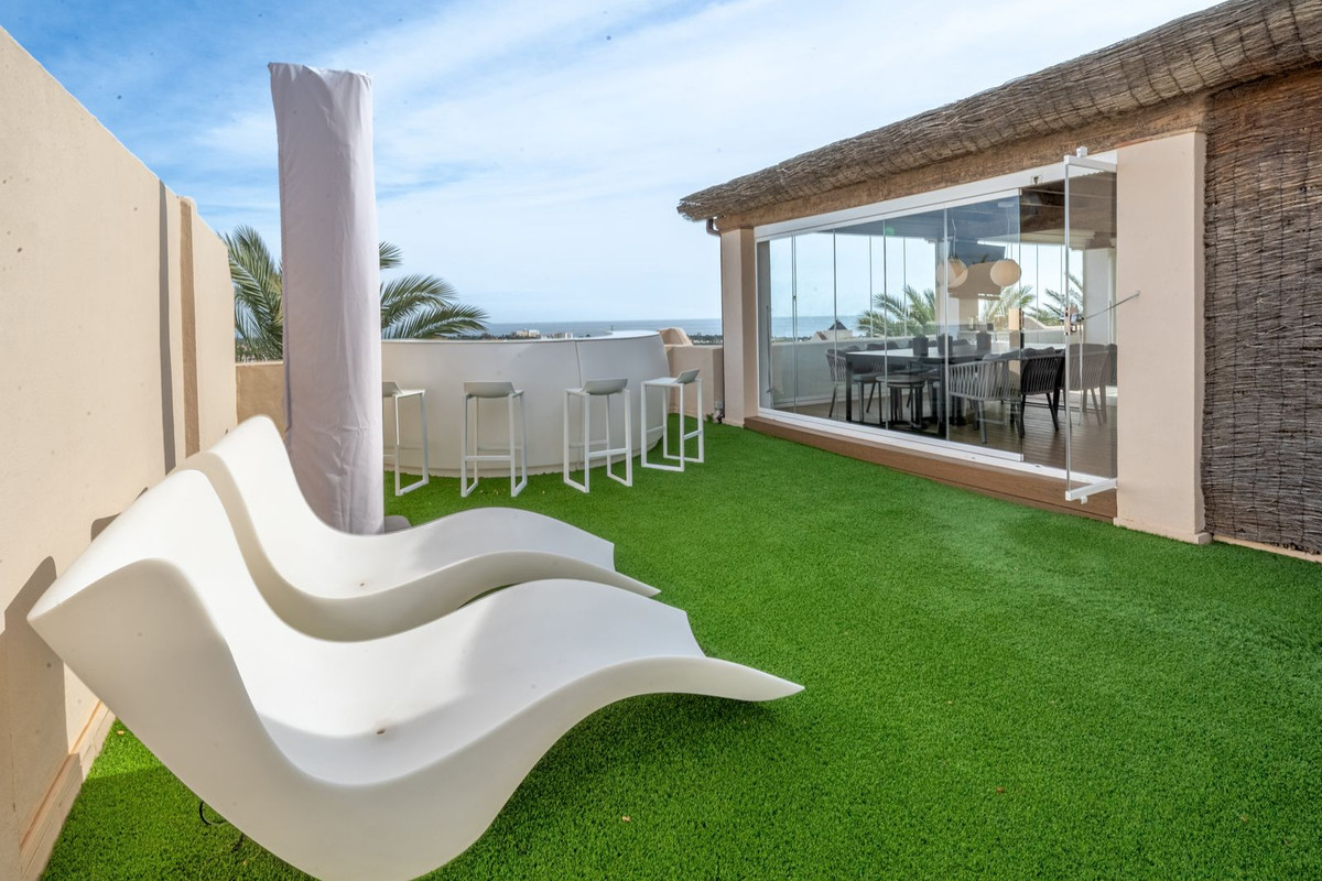 3 Bed Apartment for sale in El Paraiso Costa Del Sol, Málaga, Spain