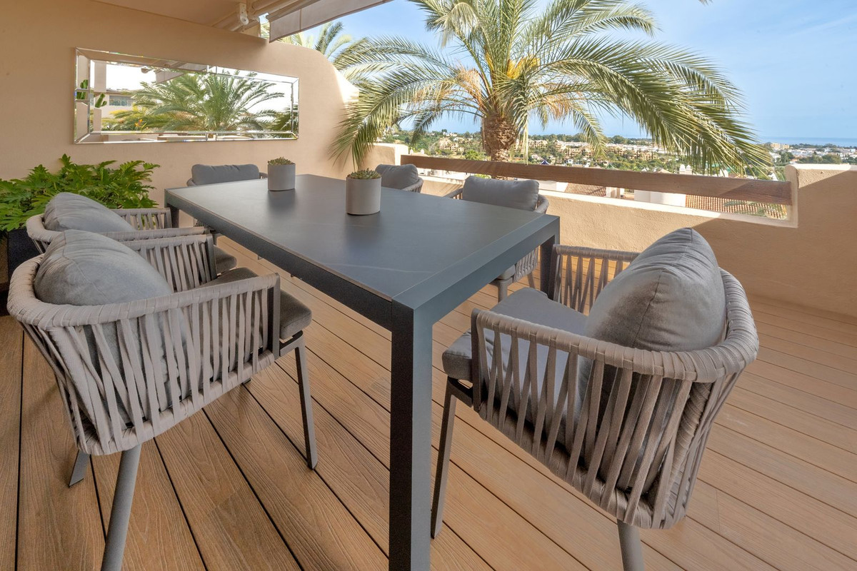 3 Bed Apartment for sale in El Paraiso Costa Del Sol, Málaga, Spain