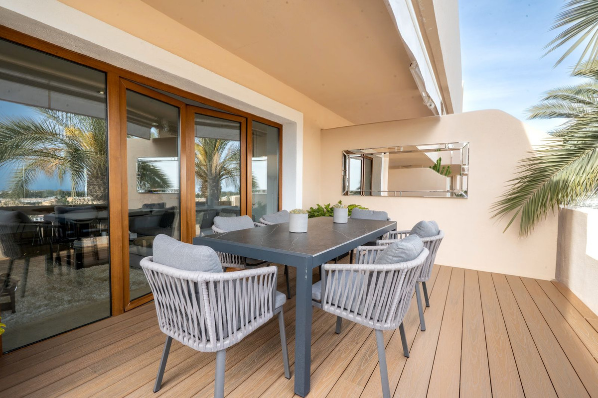 3 Bed Apartment for sale in El Paraiso Costa Del Sol, Málaga, Spain
