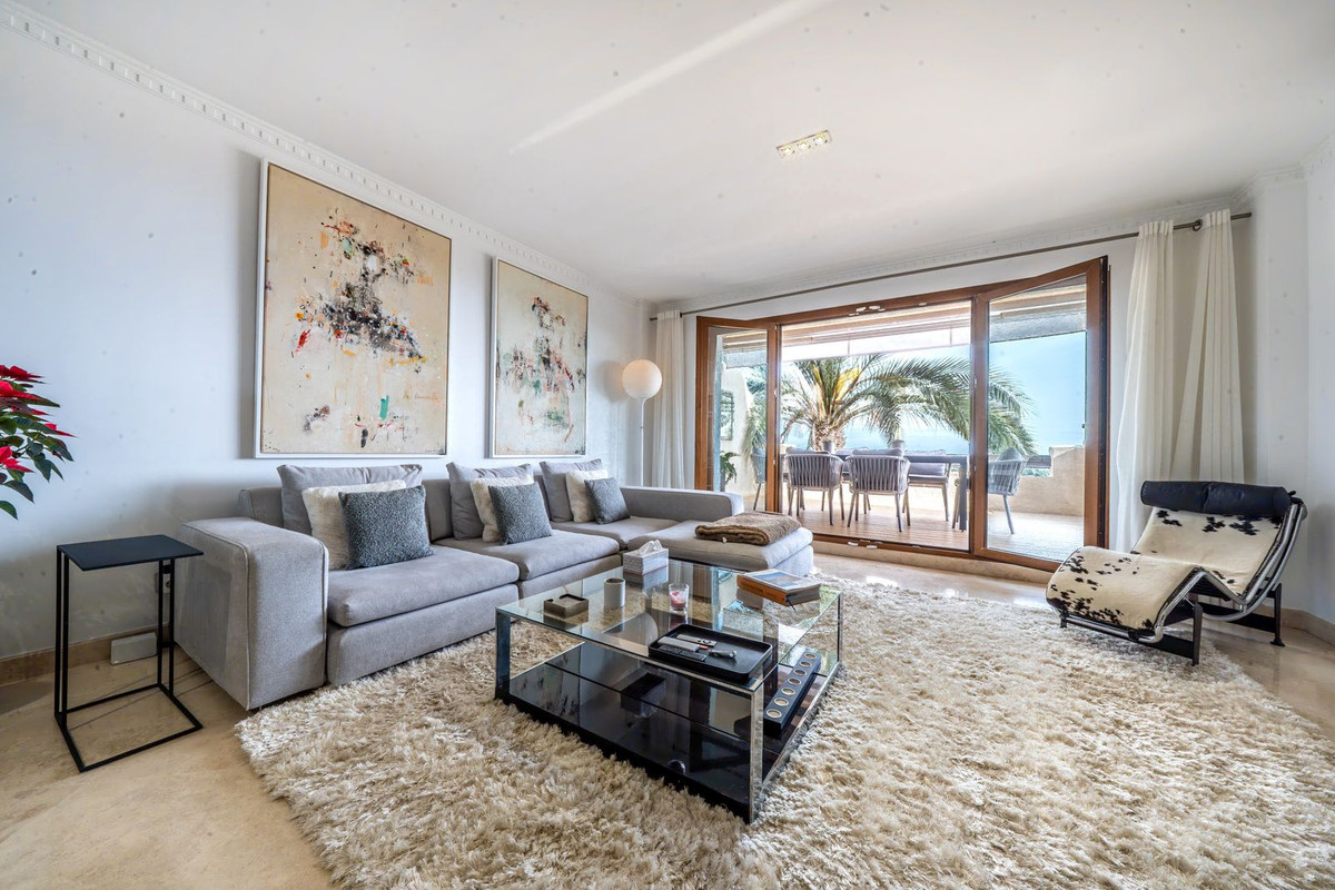 3 Bed Apartment for sale in El Paraiso Costa Del Sol, Málaga, Spain