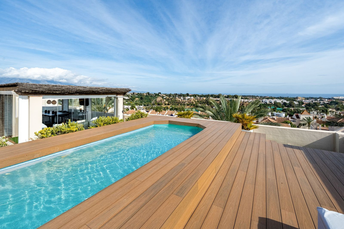 3 Bed Apartment for sale in El Paraiso Costa Del Sol, Málaga, Spain