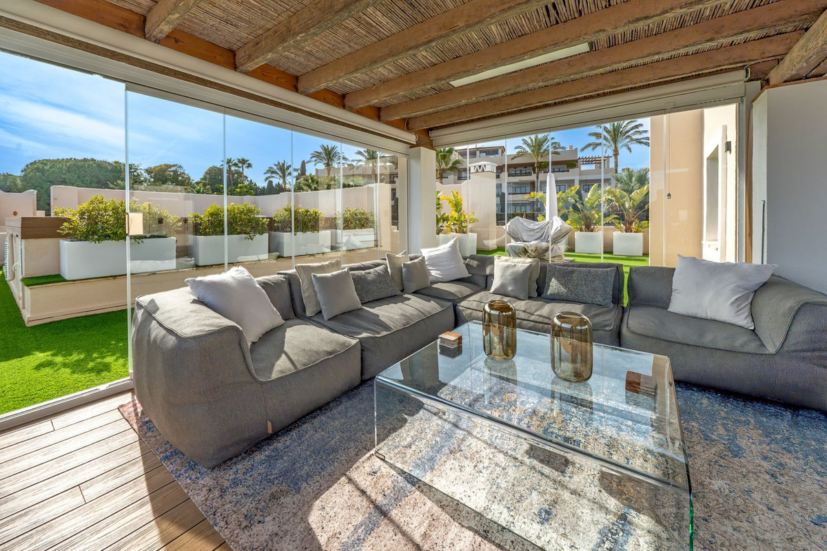 3 Bed Apartment for sale in El Paraiso Costa Del Sol, Málaga, Spain