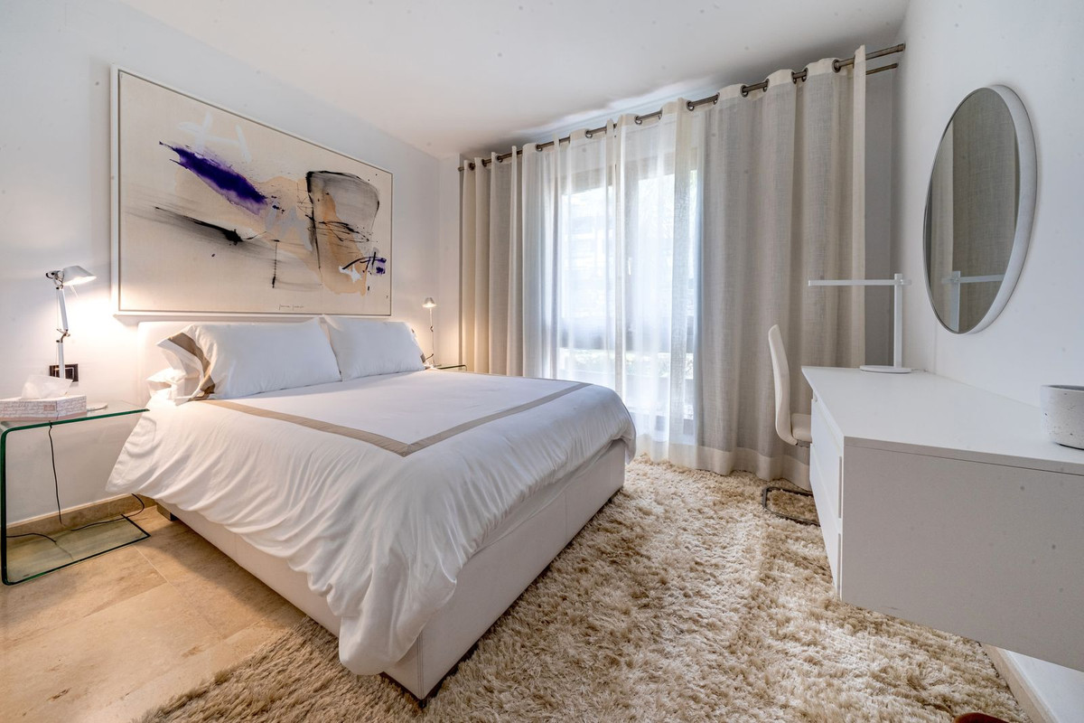 3 Bed Apartment for sale in El Paraiso Costa Del Sol, Málaga, Spain