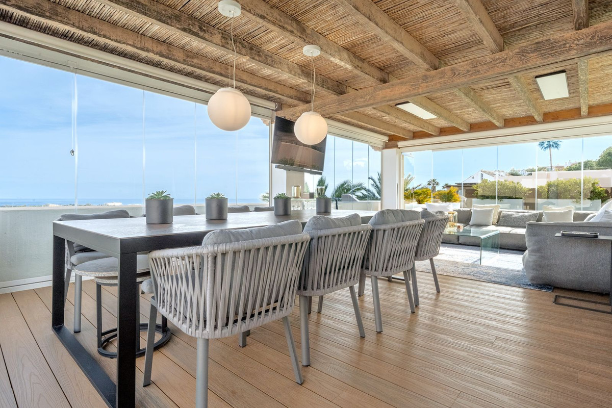 3 Bed Apartment for sale in El Paraiso Costa Del Sol, Málaga, Spain