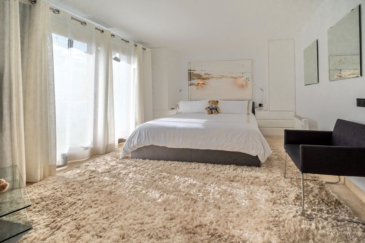 3 Bed Apartment for sale in El Paraiso Costa Del Sol, Málaga, Spain
