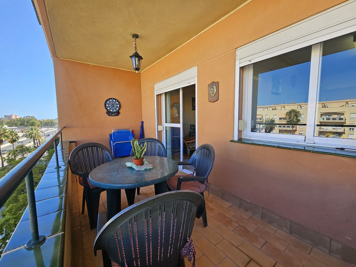 Se vende Apartamento Planta Media de 2 dormitorios en Costa Del Sol, Málaga, España