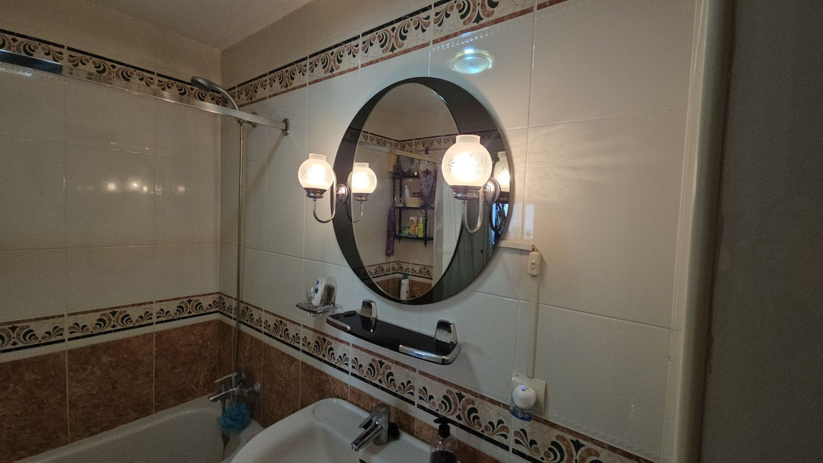 Se vende Apartamento Planta Media de 2 dormitorios en Costa Del Sol, Málaga, España