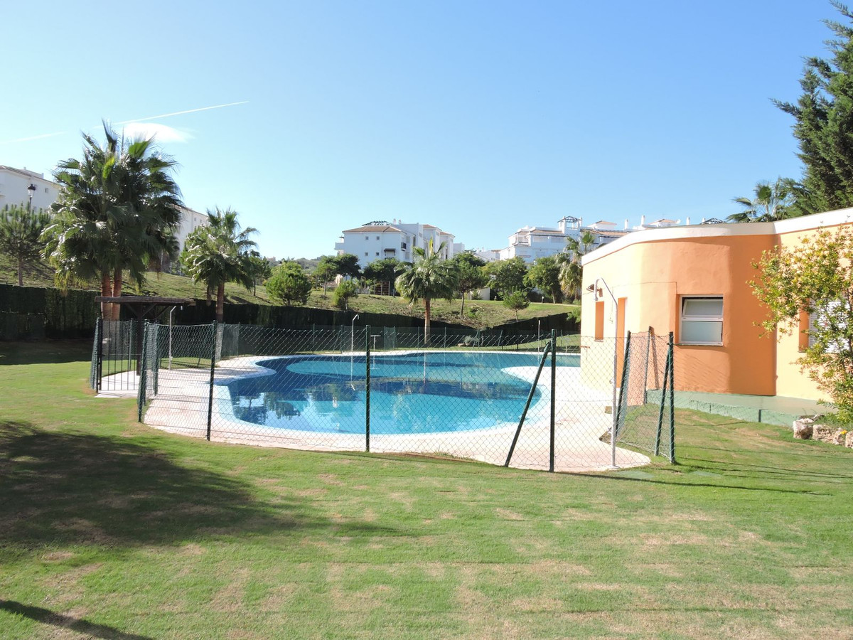 Se vende Apartamento Planta Media de 2 dormitorios en Costa Del Sol, Málaga, España