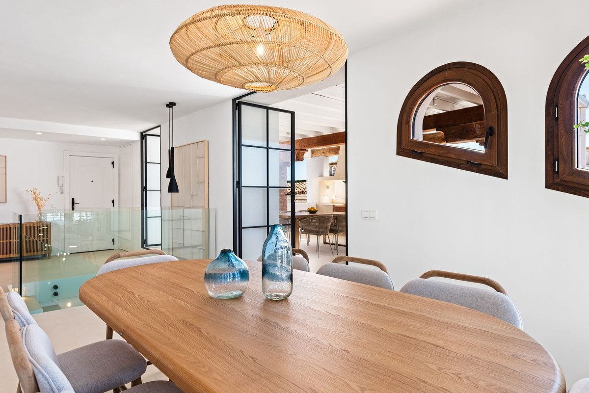 4 Bed Apartment for sale in La Duquesa Costa Del Sol, Málaga, Spain