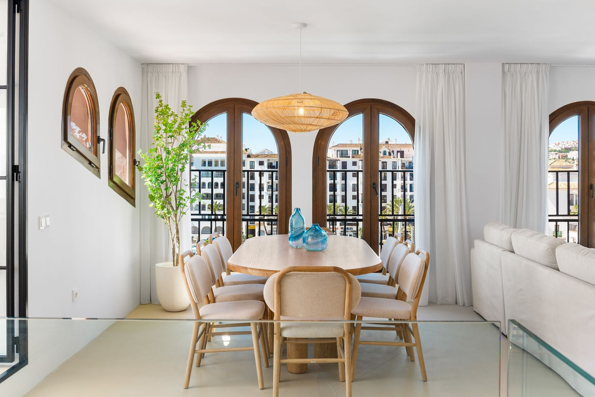 4 Bed Apartment for sale in La Duquesa Costa Del Sol, Málaga, Spain