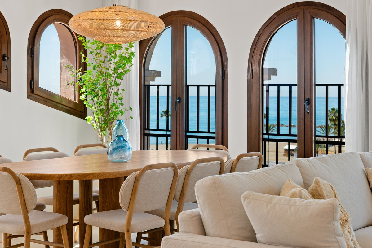 4 Bed Apartment for sale in La Duquesa Costa Del Sol, Málaga, Spain